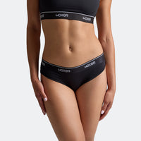 Dayana wears a size S