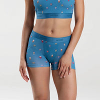 Dayana wears a size S