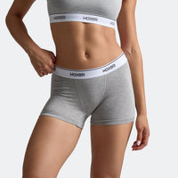 Dayana wears a size S
