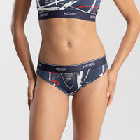 Dayana wears a size S