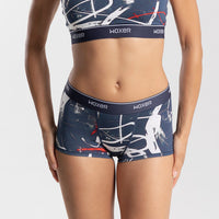 Dayana wears a size S