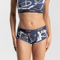 Dayana wears a size S