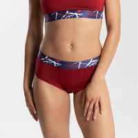 Dayana wears a size S