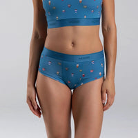 Dayana wears a size S