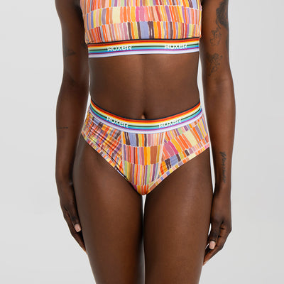 Bailey wears a size S