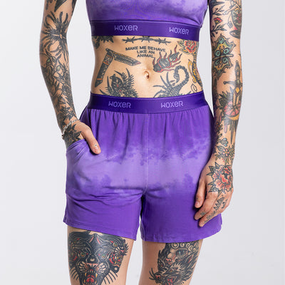 Vas wears a size S