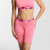 Dayana wears a size S