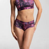 Dayana wears a size S