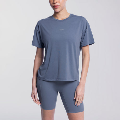 Sam wears a size M