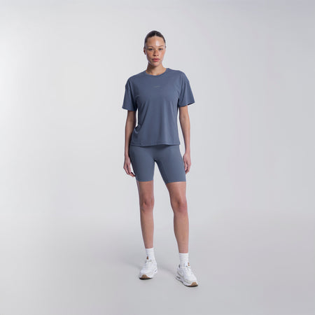 Sam wears a size M