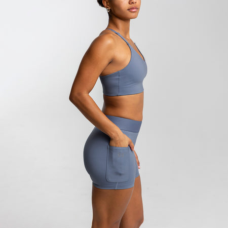 Ke wears a size S
