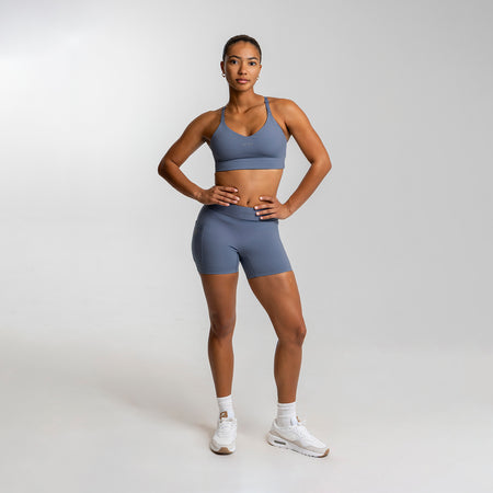 Ke wears a size S