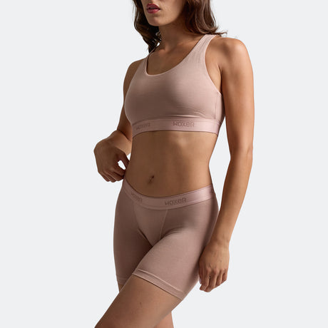 Dayana wears a size S