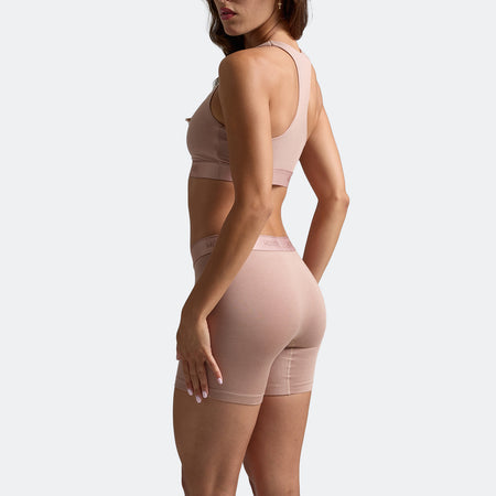 Dayana wears a size S