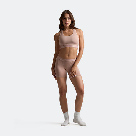 Dayana wears a size S