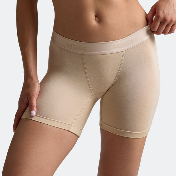 Dayana wears a size S