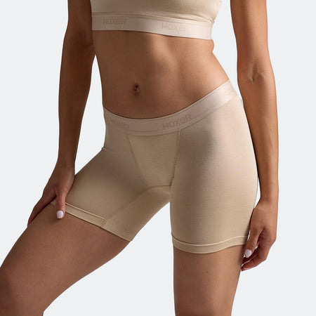 Dayana wears a size S