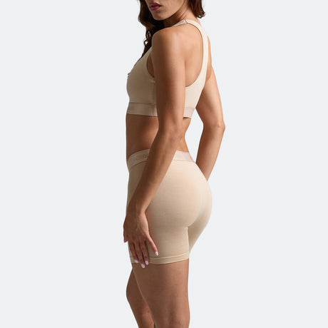 Dayana wears a size S