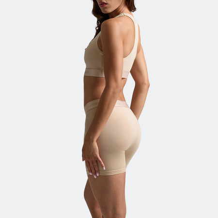 Dayana wears a size S