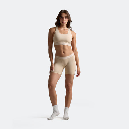 Dayana wears a size S