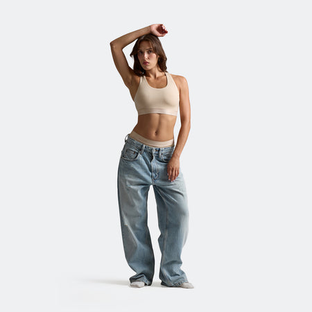 Dayana wears a size S