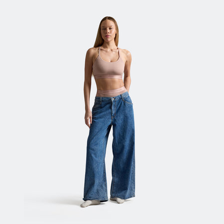Sam wears a size M