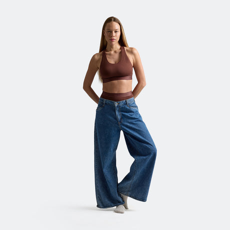 Sam wears a size M