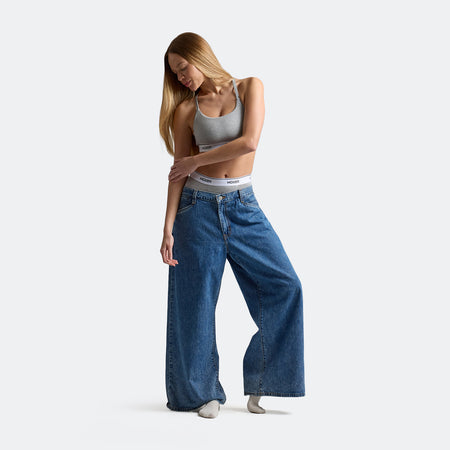 Sam wears a size M