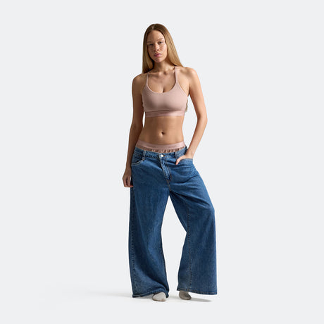 Sam wears a size M