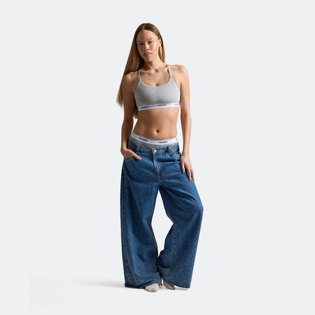 Sam wears a size M
