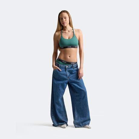 Sam wears a size M