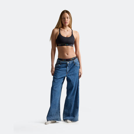 Sam wears a size M