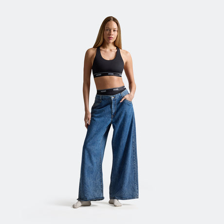 Sam wears a size M