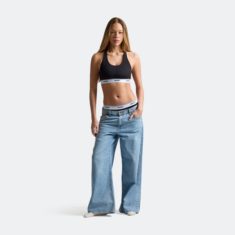 Sam wears a size M