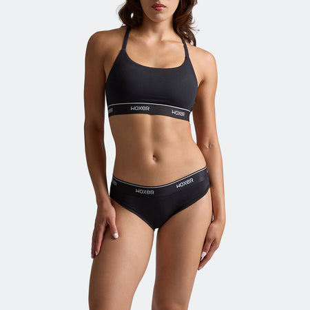 Dayana wears a size S