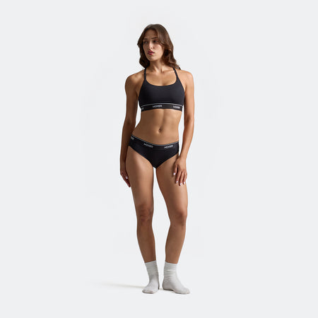 Dayana wears a size S