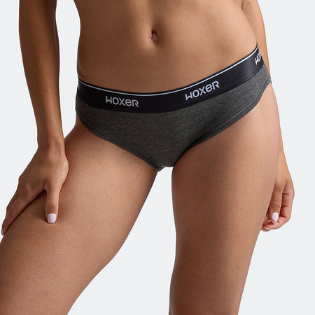 Dayana wears a size S
