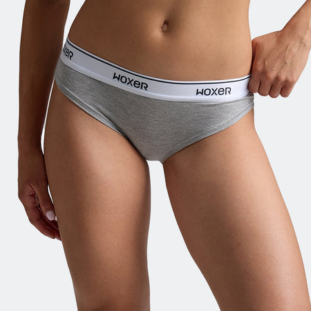 Dayana wears a size S