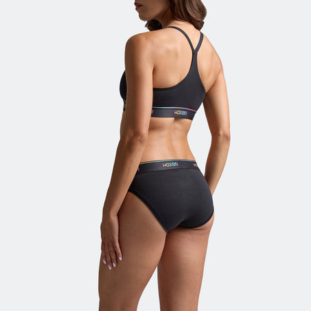Dayana wears a size S