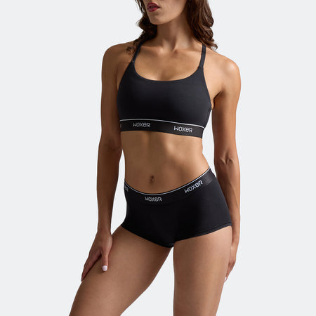 Dayana wears a size S