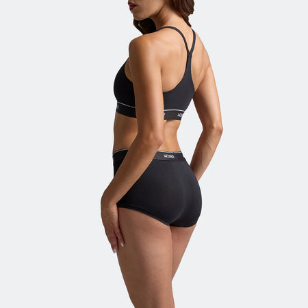 Dayana wears a size S