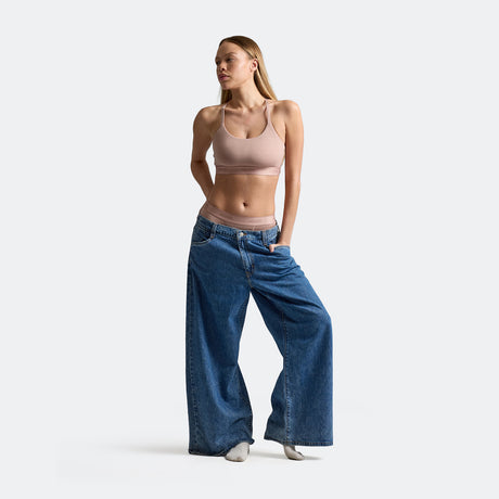 Sam wears a size M