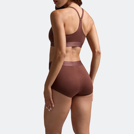 Dayana wears a size S