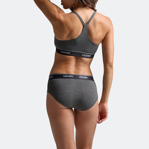 Dayana wears a size S