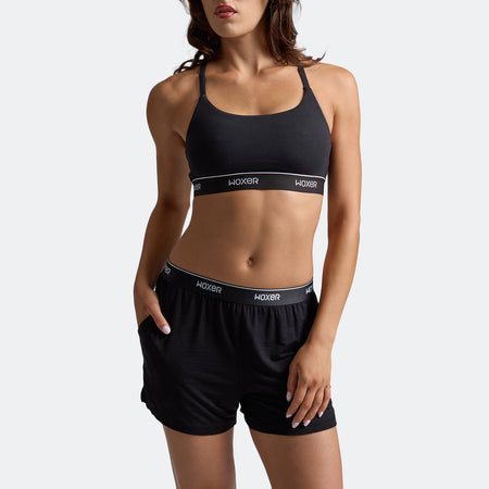 Dayana wears a size S