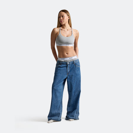 Sam wears a size M