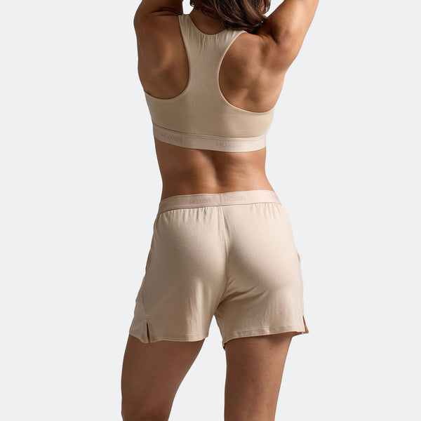 Dayana wears a size S