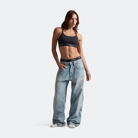 Dayana wears a size S