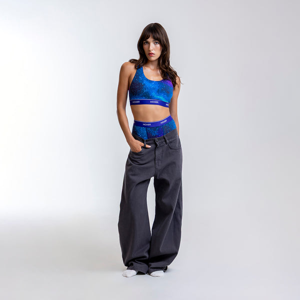 Dayana wears a size S