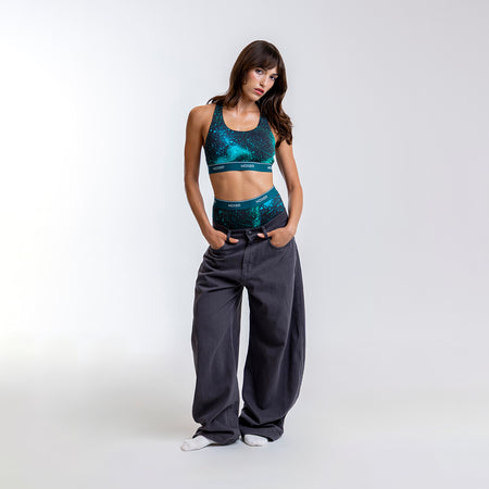 Dayana wears a size S